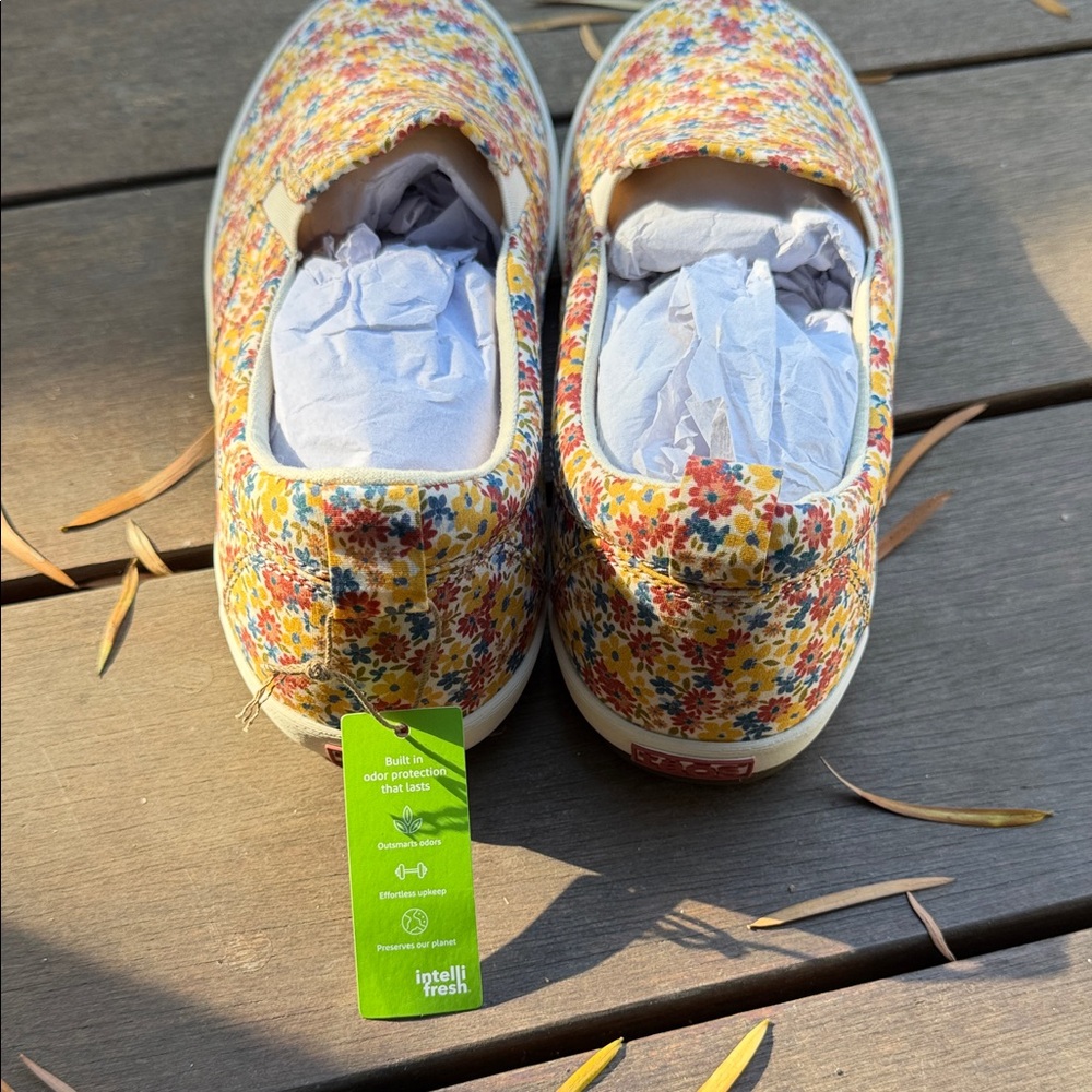 NWT: Taos Floral Slip-Ons - Picture 3 of 6